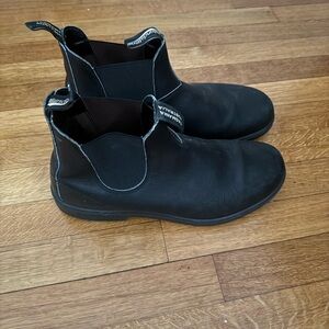 Black blundstone Boots